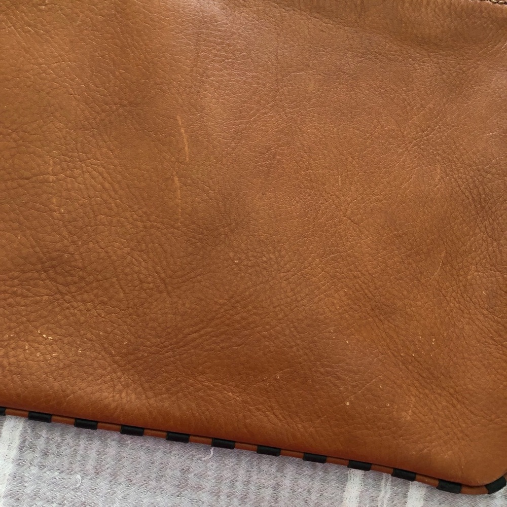 madewell leather simple pouch in desert stripe - Picture 4 of 8